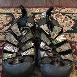 Keene men’s durable sandals sz 9.5